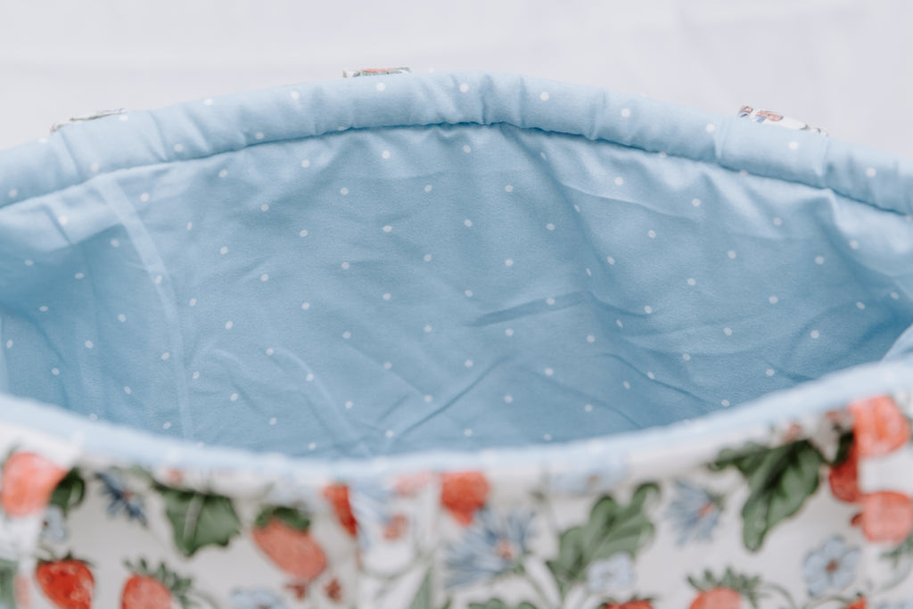 Strawberry Fields Market Tote - Polka Dot Lining