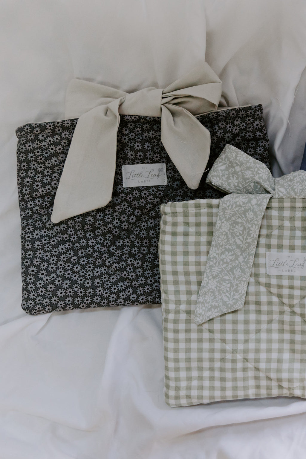 Ditsy Daisy Book Sleeve