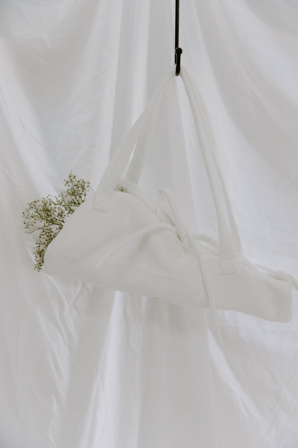 White Embroidered Flower Tote