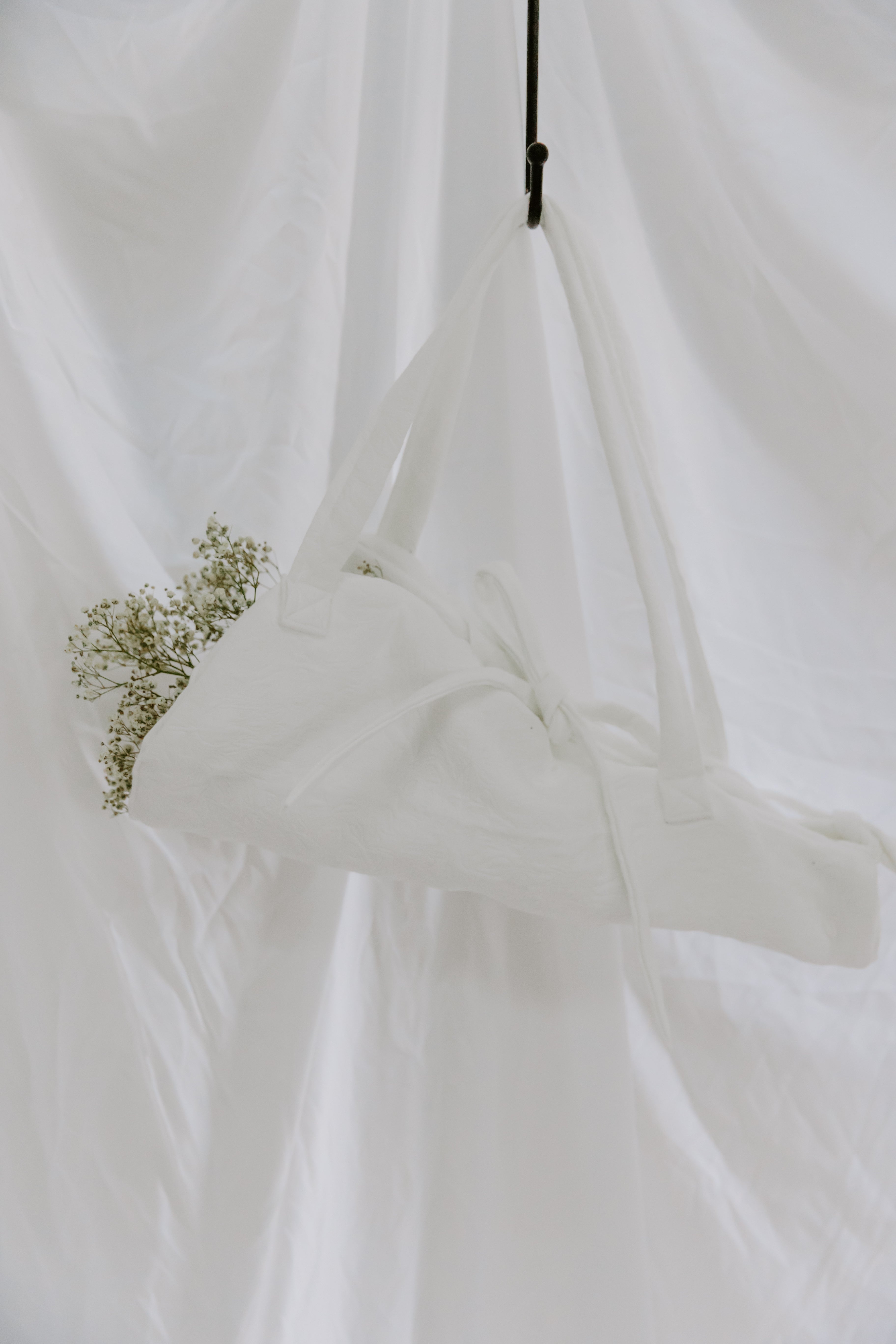 White Embroidered Flower Tote